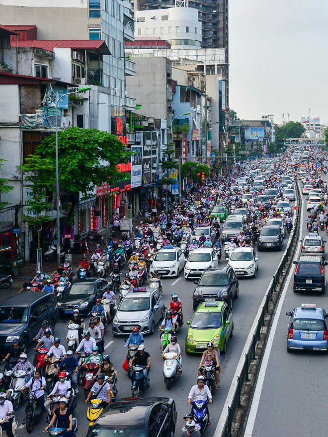 [Photo] Những hình ảnh tắc đường kinh hoàng ở Thủ đô Hà Nội ảnh 3