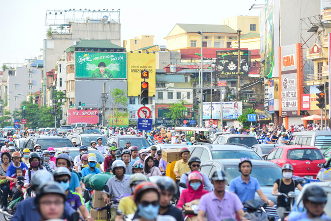 [Photo] Những hình ảnh tắc đường kinh hoàng ở Thủ đô Hà Nội ảnh 5