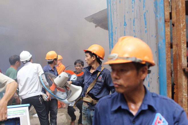 Hà Nội: Lại cháy dữ dội thiêu rụi khu lán trại 400m2 ở Hoàng Mai ảnh 3