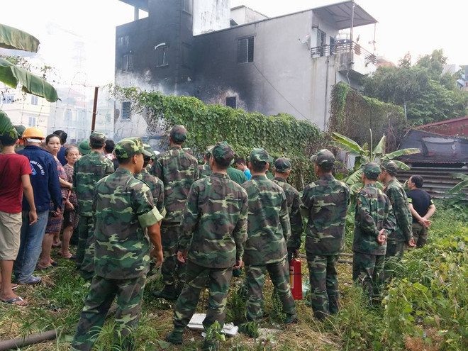 [Photo] Hiện trường kinh hoàng vụ cháy lán trại công nhân ở Hoàng Mai ảnh 22