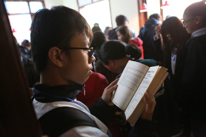 Sinh viên Hà Nội lũ lượt ghé thăm phiên chợ bán sách theo cân ảnh 12