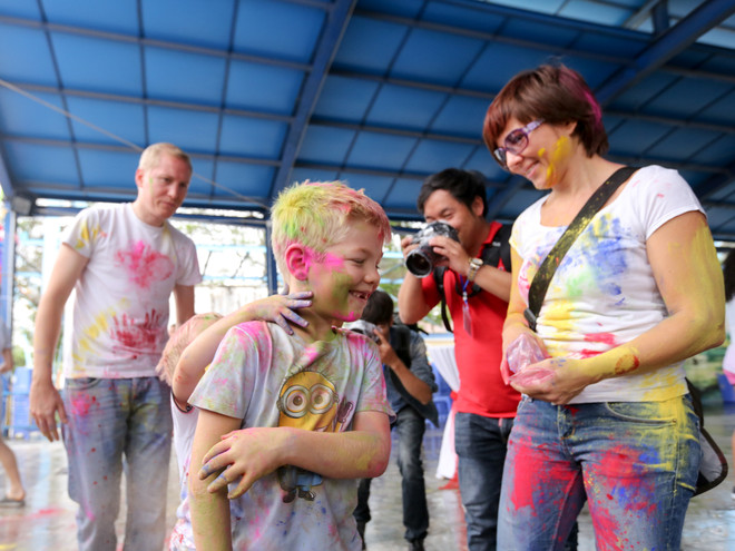 Giới trẻ Hà Nội "đại chiến sắc màu" trong lễ hội Holi của Ấn Độ ảnh 8