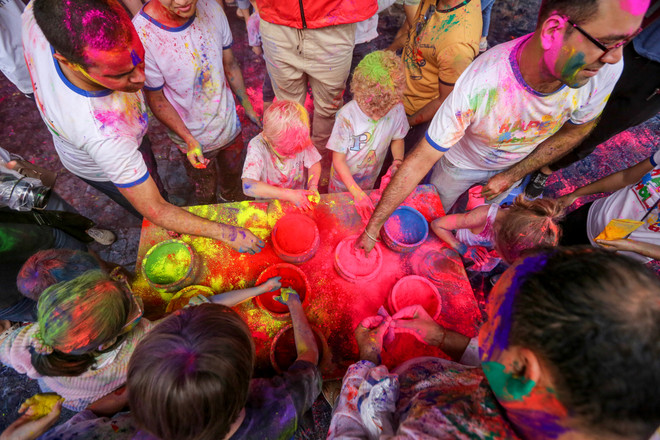 Giới trẻ Hà Nội "đại chiến sắc màu" trong lễ hội Holi của Ấn Độ ảnh 4