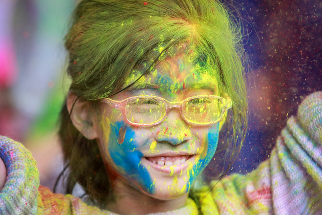Giới trẻ Hà Nội "đại chiến sắc màu" trong lễ hội Holi của Ấn Độ ảnh 15
