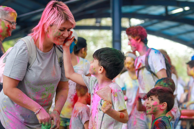 Giới trẻ Hà Nội "đại chiến sắc màu" trong lễ hội Holi của Ấn Độ ảnh 10