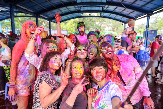 Giới trẻ Hà Nội "đại chiến sắc màu" trong lễ hội Holi của Ấn Độ ảnh 20