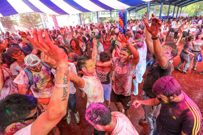 Giới trẻ Hà Nội "đại chiến sắc màu" trong lễ hội Holi của Ấn Độ ảnh 21