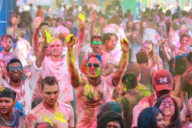 Giới trẻ Hà Nội "đại chiến sắc màu" trong lễ hội Holi của Ấn Độ ảnh 18