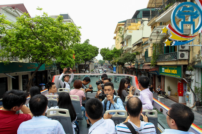 Hành trình trải nghiệm xe buýt 2 tầng City Tour đầu tiên ở Hà Nội ảnh 11