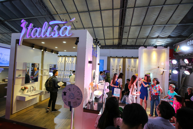 Sập gỗ Cẩm lai gần 4 tỷ đồng ở triển lãm Vietbuild Hà Nội 2018 ảnh 7