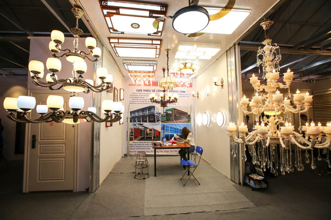 Sập gỗ Cẩm lai gần 4 tỷ đồng ở triển lãm Vietbuild Hà Nội 2018 ảnh 13