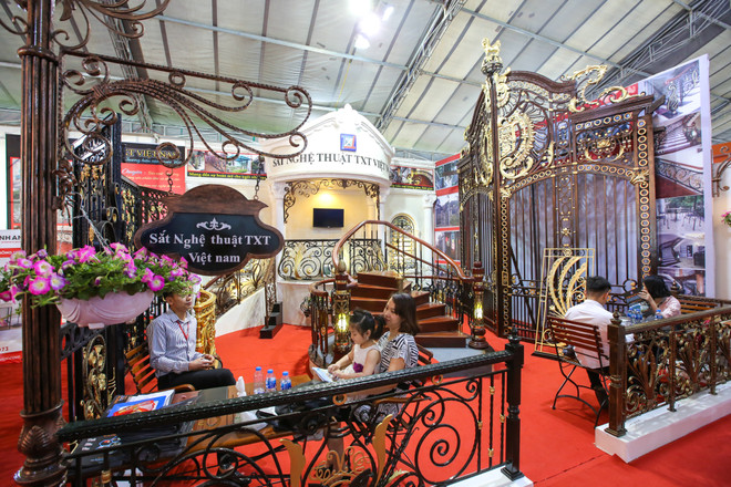 Sập gỗ Cẩm lai gần 4 tỷ đồng ở triển lãm Vietbuild Hà Nội 2018 ảnh 10