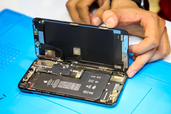 'Mổ xẻ' chiếc iPhone 11 Pro Max màu xanh rêu đầu tiên tại Hà Nội ảnh 7