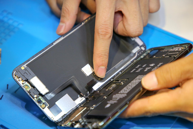 'Mổ xẻ' chiếc iPhone 11 Pro Max màu xanh rêu đầu tiên tại Hà Nội ảnh 8
