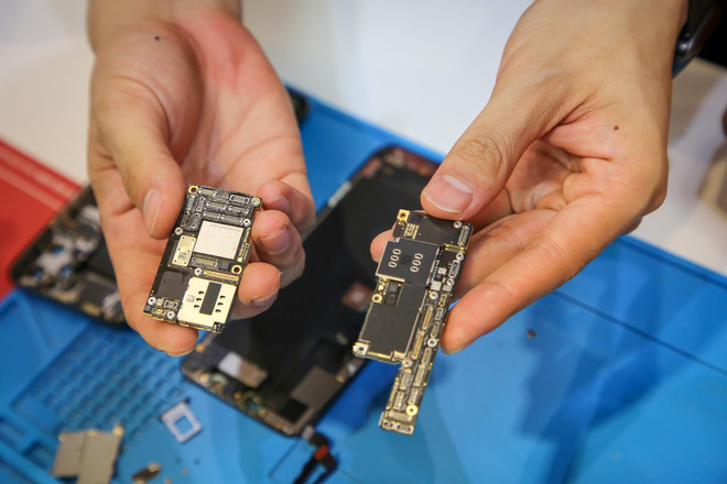 'Mổ xẻ' chiếc iPhone 11 Pro Max màu xanh rêu đầu tiên tại Hà Nội ảnh 13