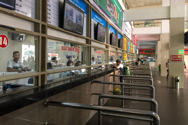 Hà Nội trước dịp lễ 2/9: Đường phố tắc nghẽn, bến xe thưa người ảnh 10