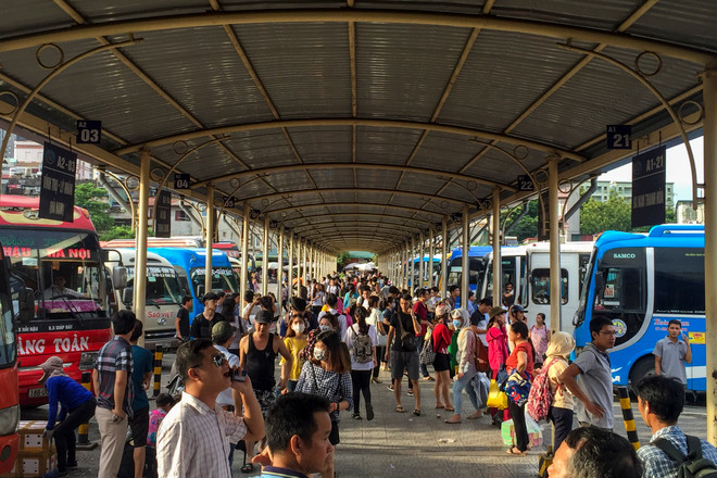 Hà Nội trước dịp lễ 2/9: Đường phố tắc nghẽn, bến xe thưa người ảnh 11