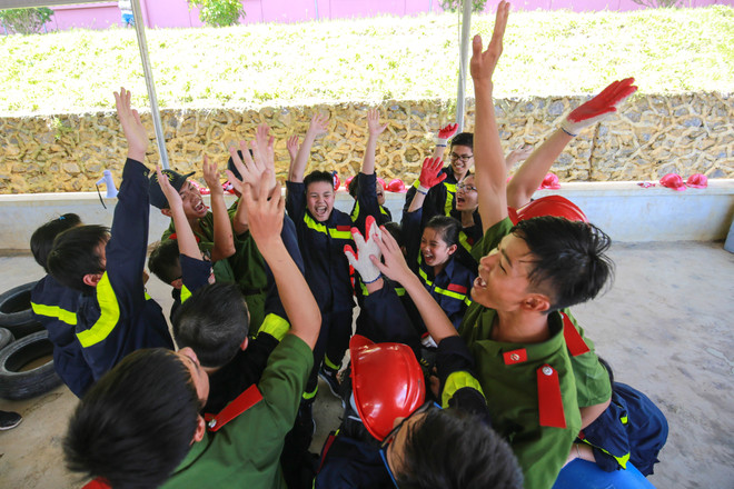 Một ngày vào vai làm lính cứu hỏa của các em nhỏ Thủ đô ảnh 14