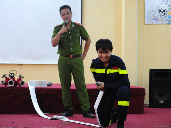 Một ngày vào vai làm lính cứu hỏa của các em nhỏ Thủ đô ảnh 4