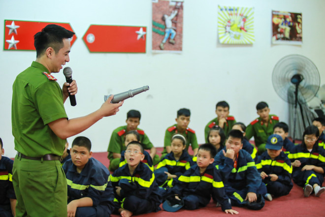 Một ngày vào vai làm lính cứu hỏa của các em nhỏ Thủ đô ảnh 2