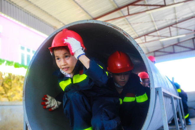 Một ngày vào vai làm lính cứu hỏa của các em nhỏ Thủ đô ảnh 8