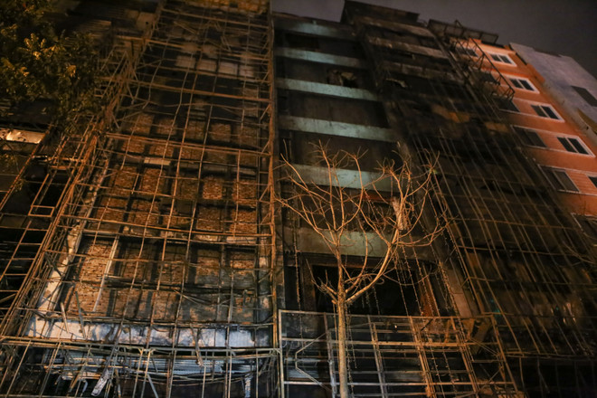 Hiện trường kinh hoàng sau vụ cháy quán karaoke ở phố Trần Thái Tông ảnh 4