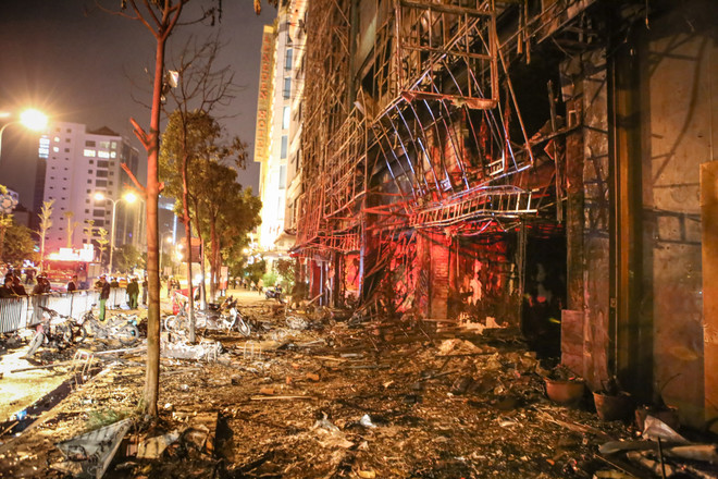 Hiện trường kinh hoàng sau vụ cháy quán karaoke ở phố Trần Thái Tông ảnh 12