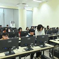 Các thí sinh dự thi Đánh giá tư duy. (Ảnh: Đại học Bách khoa Hà Nội).