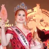 Khoảnh khắc đăng quang của đại diện quý bà Việt Nam tại Mrs Supranational 2025.