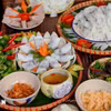 Nghề làm bánh cuốn Thanh Trì của Hà Nội vừa được ghi danh Di sản văn hóa phi vật thể quốc gia. (Ảnh: TTXVN)