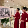 Trưng bày ảnh chuyên đề "Thành tựu 100 năm báo chí cách mạng Việt Nam" do Thông tấn xã Việt Nam thực hiện. (Ảnh: Mai Mai/Vietnam+)