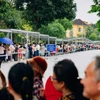 Người dân và du khách xếp hàng vào viếng thăm Lăng Bác. (Ảnh: Vương Công Nam/Vietnam+)