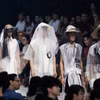 Các nhà thiết kế "tái sinh" di sản văn hóa truyền thống trên sàn runway Việt