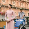 Miss World Malaysia Taanusiya Chetty diện áo dài truyền thống và khám phá điểm đến Thành phố Hồ Chí Minh. (Ảnh: Miss World)