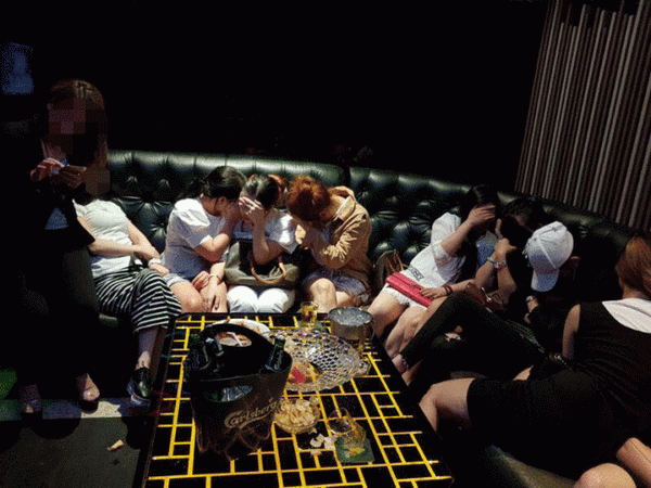 Malaysia bắt giữ hàng chục nữ lao động Việt Nam làm việc chui ảnh 1