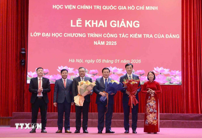 ttxvn-le-khai-giang-lop-dai-hoc-chuong-trinh-dao-tao-cong-tac-kiem-tra-cua-dang-165609043-8512644-2.jpg