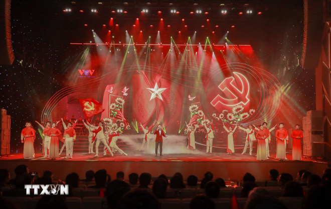 ttxvn-dai-hoi-xiv-cua-dang-dem-nghe-thuat-voi-dang-ven-toan-niem-tin-yeu-8513037-2.jpg