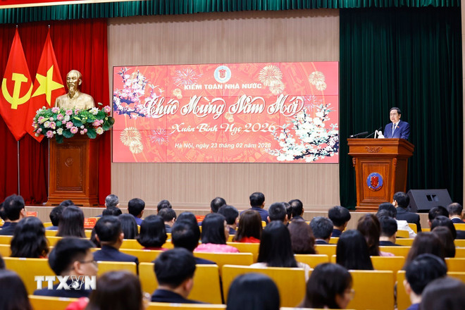 ttxvn-chu-tich-quoc-hoi-tran-thanh-man-tham-chuc-tet-kiem-toan-nha-nuoc-8603611-2.jpg