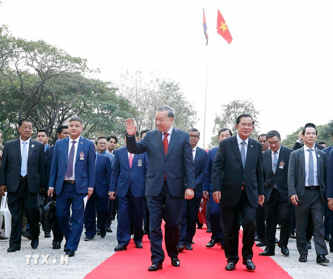 ttxvn-tong-bi-thu-to-lam-chu-tich-dang-nhan-dan-campuchia-chu-tich-thuong-vien-campuchia-samdech-techo-hun-sen-du-le-dong-tho-truong-huu-nghi-camp-8577823-2.jpg