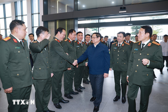 ttxvn-thu-tuong-kiem-tra-cong-tac-ung-truc-cua-luc-luong-cong-an-8595394-1.jpg