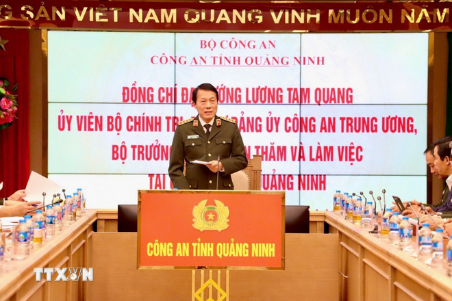 ttxvn-bo-chinh-tri-ban-bi-thu-cong-bo-quyet-dinh-kiem-tra-giam-sat-tai-tinh-quang-ninh-8618838-2.jpg