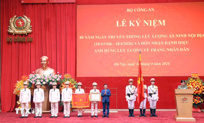 ttxvn-le-ky-niem-80-nam-ngay-truyen-thong-luc-luong-an-ninh-noi-dia-8695252-2.jpg