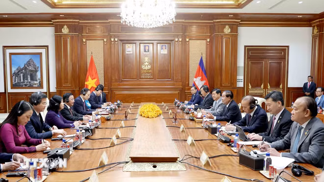 ttxvn-thuong-truc-ban-bi-thu-hoi-kien-chu-tich-cpp-chu-tich-thuong-vien-campuchia-8692359-1.jpg