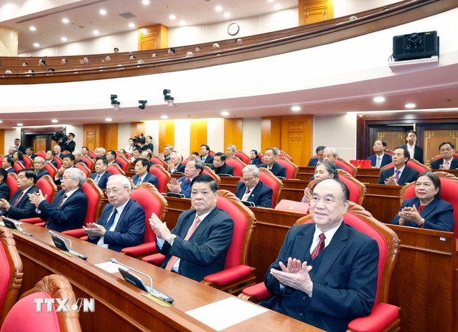 ttxvn-bo-chinh-tri-ban-bi-thu-to-chuc-gap-mat-cac-dong-chi-nguyen-uy-vien-ban-chap-hanh-trung-uong-dang-cac-khoa-8572405-3.jpg