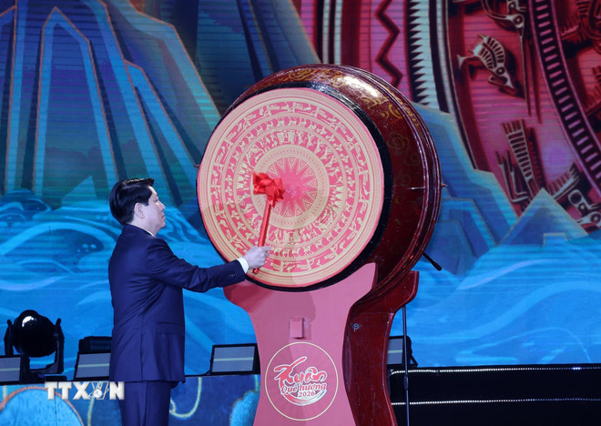 ttxvn-chu-tich-nuoc-du-chuong-trinh-nghe-thuat-dac-biet-xuan-que-huong-2026-8581327.jpg