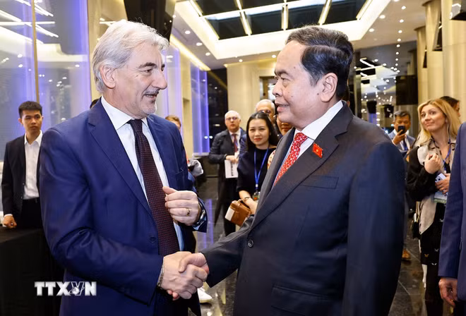 ttxvn-chu-tich-quoc-hoi-du-toa-dam-chinh-sach-thuc-day-hop-tac-viet-nam-italy-8698357-5.jpg