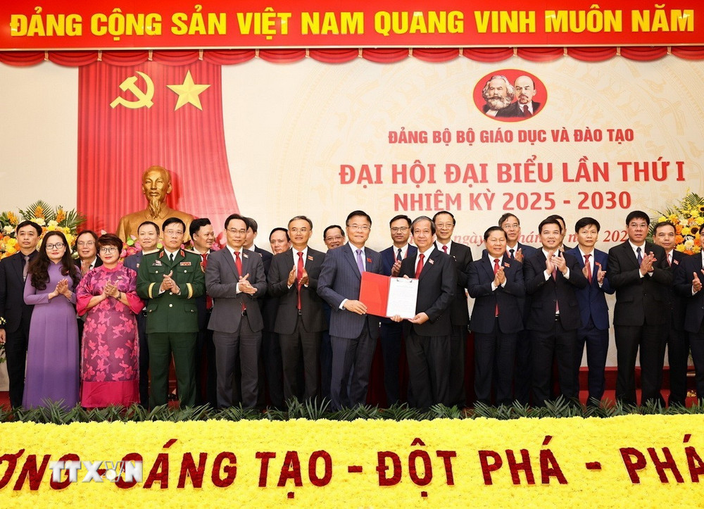 https://media.vietnamplus.vn/images/51673e0851332987bf104092a2b73ba24631b29f4d3a18f2dcbdb681f354bf2af57466c716d73362a8c2fde52aa17ddbcdb57feb901aea868e56e8a402356a73/ttxvn-2108-bgduc-2.jpg