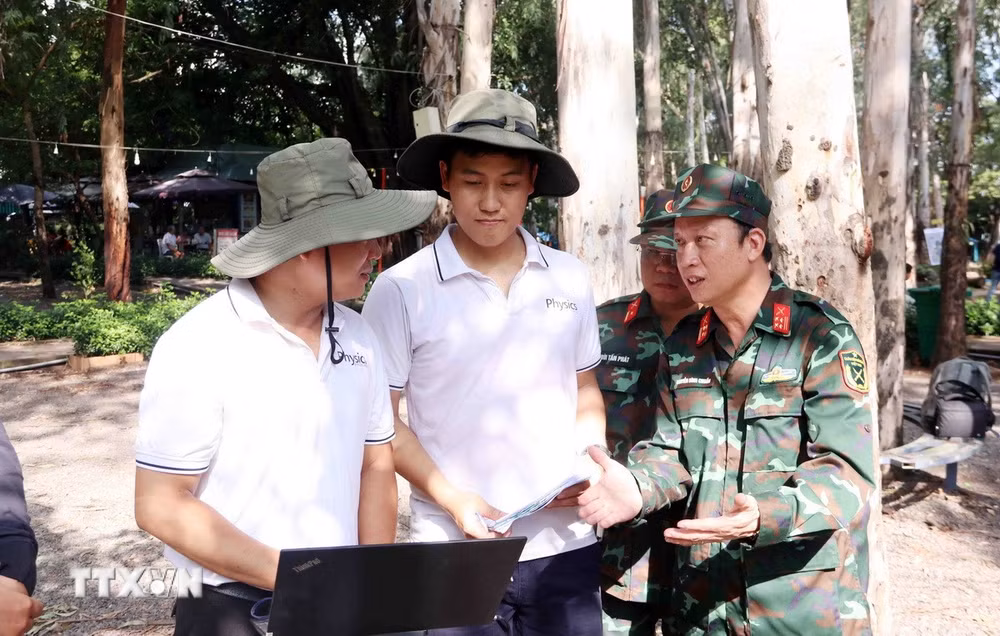 Khảo sát, dò tìm nơi chôn cất liệt sỹ hi sinh trong Chiến dịch Mậu Thân 1968 ttxvn-hai-cot.jpg
