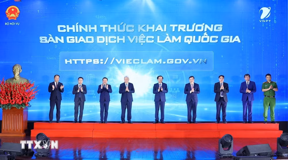 ttxvn-san-giao-dich-viec-lam.jpg