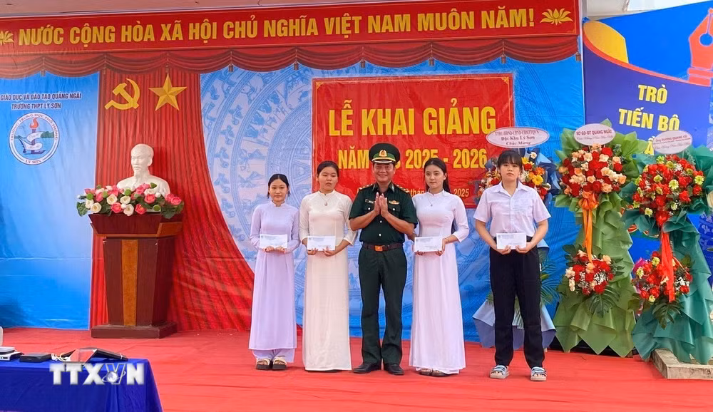 ttxvn-qngai-ho-tro-hoc-sinh-1.jpg